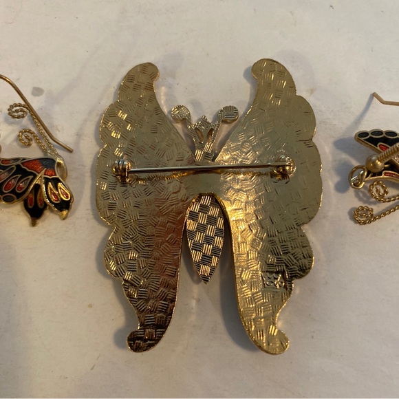 Signed Fisher & Crown Pin/Brooch & Earrings Set - Picture 4 of 5